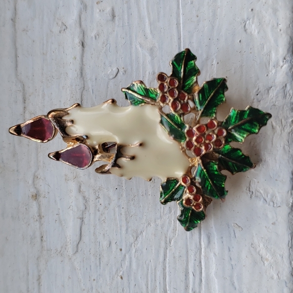 Christmas Vintage Brooch Pin Candles Berries Holly Gold Tone Enamel - Picture 3 of 4